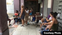 Nueve familias viven en el edificio de tres plantas en peligro inminente de derrumbe, ubicado en Zulueta 505, entre Monte y Dragones, en La Habana Vieja. (Cortesía/Hamaya Cuesta)