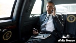 El presidente Obama, en el auto presidencial en Palm Beach, Florida. 