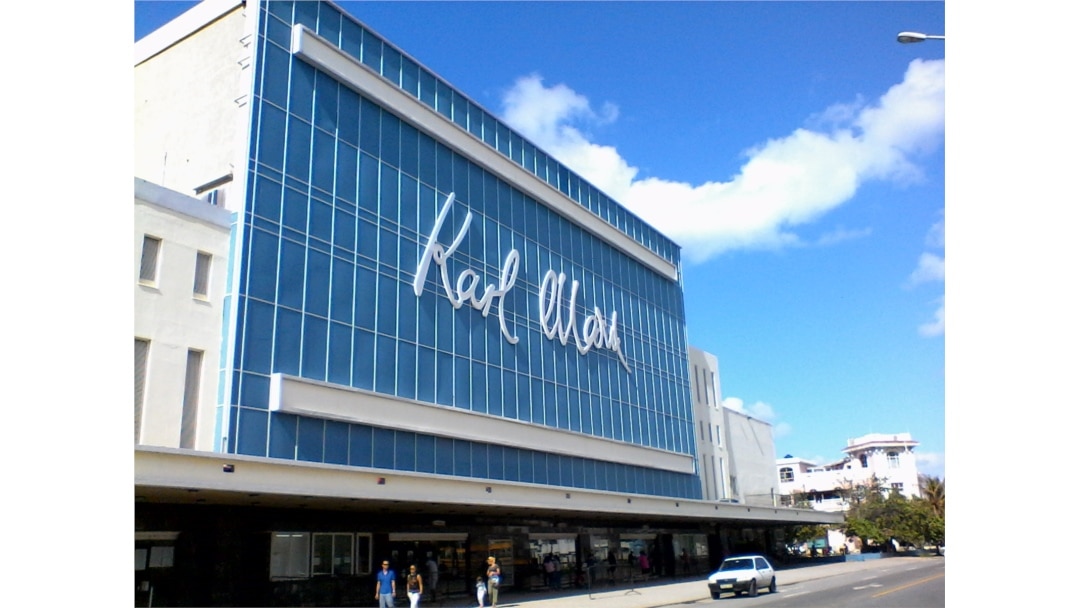 Teatro Karl Marx en La Habana.
