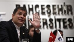El presidente de Ecuador, Rafael Correa, es uno de los que le ha declarado la guerra a la libertad de expresión.
