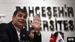 Critican a Rafael Correa por atentar contra la libertad de expresión