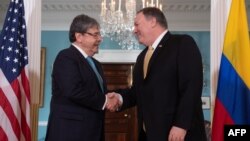 el secretario de Estado, Mike Pompeo, junto al canciller colombiano Carlos Trujillo, tras una reunión sobre Venezuela en Washington, DC.