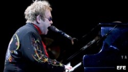 Archivo - Concierto del cantante británico Elton John en Hong Kong, China. 