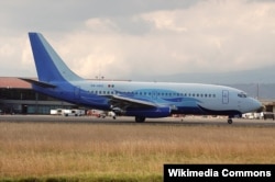 El Boeing 737-200 matrícula XA-UHZ que se estrelló en La Habana, con los colores de Global Air-Damojh y la bandera de México.