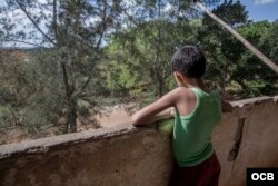 Muchos de los niños que residen en Macondo han nacido y crecido en este lugar. (Foto: Dan Gabriel)