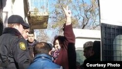 Jadija Ismailova: un año tras las rejas por denunciar la corrupción