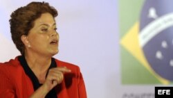 La presidenta Rousseff dijo que en este momento el parlamento brasileño discute más de 100 proyectos de leyes anticorrupción. 