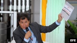 El presidente de Ecuador, Rafael Corea, arremetió contra la prensa que actúa en favor de "los intereses del gran capital", y defendió la democratización de la propiedad de los medios durante una charla magistral en la "Primera cumbre para un periodismo re