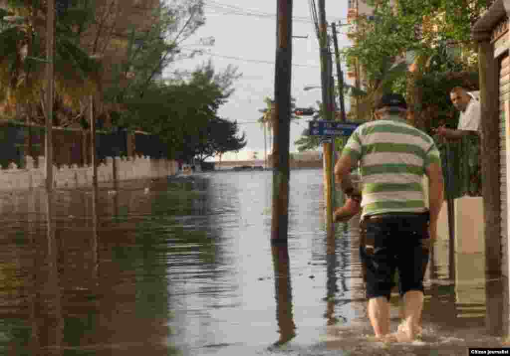 Las zonas costeras de La Habana sufrieron fuertes penetraciones del mar asociadas a una fuerte baja extratropical (M.Matienzo).