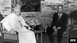 Juan Pablo II junto a Fidel Castro.