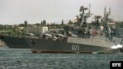 Foto de archivo de barcos de guerra rusos.