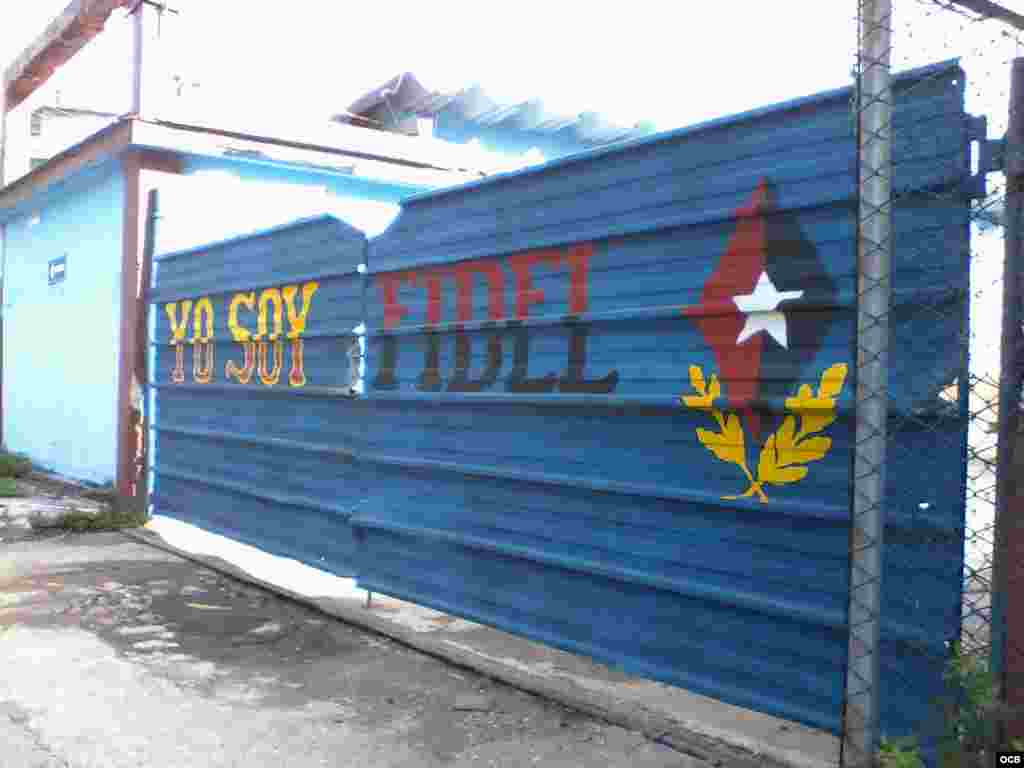 "Yo soy Fidel", a la entrada de un almacén en la Calle Santa Catalina y Vento, Cerro. 