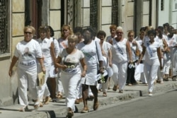 Una de las primeras marchas de las Damas de Blanco. AP Photo/Jorge Rey