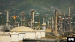Panorámica de la refinería de la estatal Petróleos de Venezuela (PDVSA).