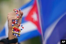 Una bandera cubana en las protestas por el fin de la dictadura. AP Photo/Wilfredo Lee