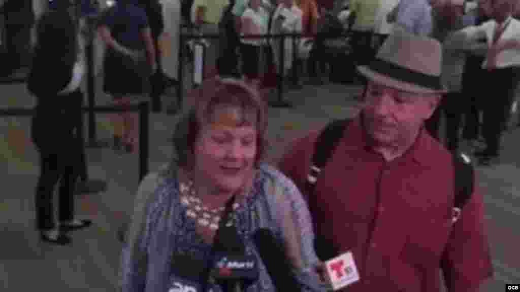 Isabel y Robert Busnego, dos de los seis cubanoamericanos que viajan a bordo del Adonia. 