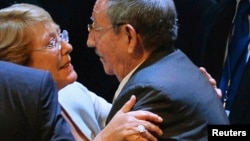 Bachelet y Raúl Castro en una reunión en La Habana el 29 de enero de 2014. REUTERS/Adalberto Roque/Pool