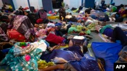 Refugiados venezolanos esperan ser admitidos en Perú (Cris Bouroncle / AFP).