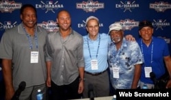 Dave Winfield, Derek Jeter, Joe Torre, Luis Tiant y José Cardenal (i-d), integrantes de la delegación de MLB que viajó a La Habana para ver el juego Rays vs. Cuba.