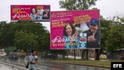 Vista de una valla de propaganda política en las calles de Managua.