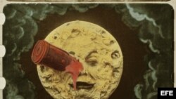 Imagen cedida por TCM Autor de uno de los fotogramas de la película "Viaje a la Luna", de Georges Mèliés (1902), en la versión restaurada para el documental "El viaje extraordinario", de Serge Bromberg y Éric Lange, que emitirá el Festival de cortos de Bogotá