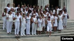 Damas de Blanco en el Día de los Padres, 2011.
