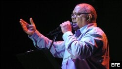 El cantautor cubano Pablo Milanés en concierto ofrecido el 28 de abril de 2007.