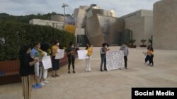 Activistas cubanos protestaron este martes ante la sede del Parlamento Europeo en España y de embajadas castristas en varios países