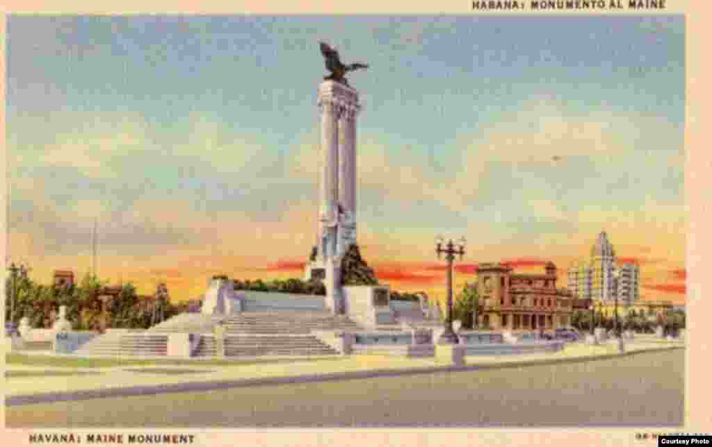 Una postal muestra el Monumento al Maine