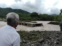 Derrumbe del puente Yao Nave, en Buen Arriba, Granma, deja incomunicadas a unas 30 comunidades montañosas.