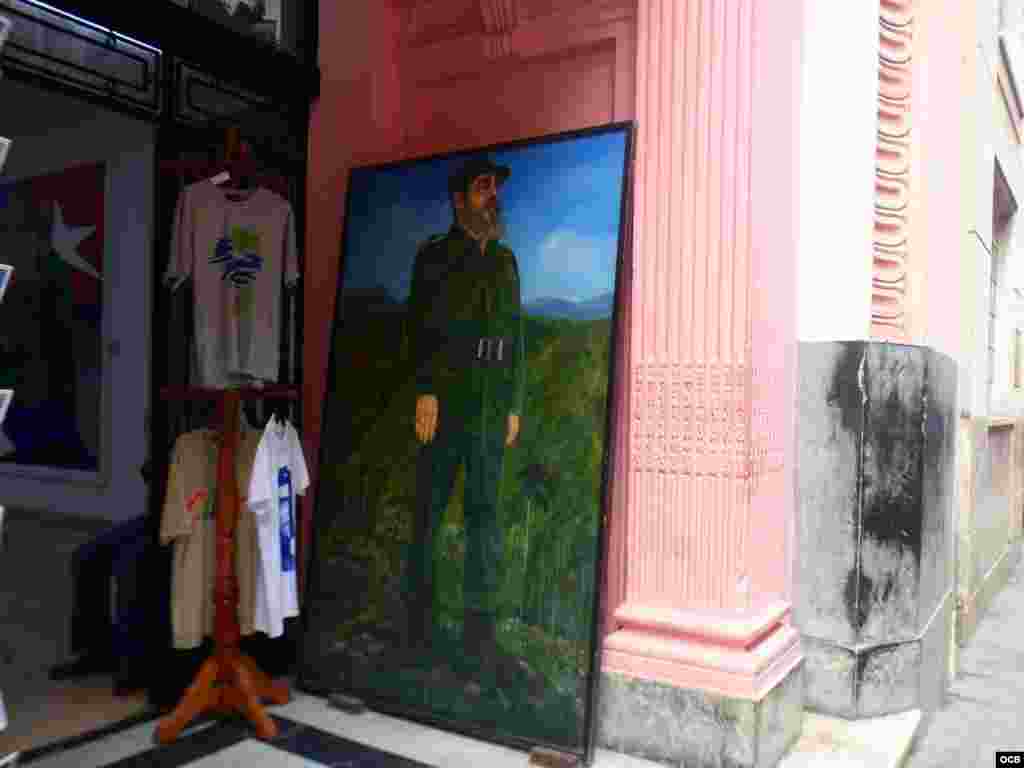 Museo 28 de septiembre, (en la Calle Obispo) con pinturas y fotos de Fidel Castro. 
