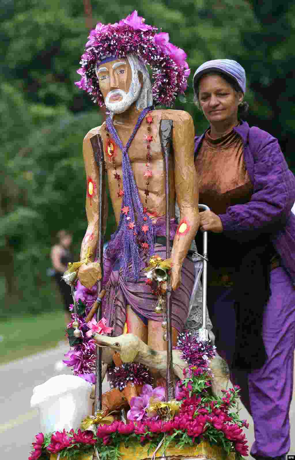 Peregrinación con la imágen de San Lázaro.