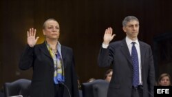 La presidenta de la división de HSBC América, Irene Dorner, (i) y el jefe del servicio jurídico del banco, Stuart Levey, en el Senado de Estados Unidos, hoy, martes, 17 de julio de 2012. 