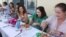 Mariela Castro en el almuerzo con Pastora Soler y la diputada transexual del PSOE, Carla Antonelli. Foto publicada en Facebook por Ydalgo Martinez.