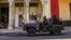 La policía de las fuerzas especiales patrulla las calles de La Habana, el  21 de julio de 2021. (AP/Eliana Aponte/Archivo)