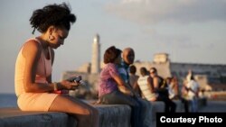 En el malecón habanero. BBC Mundo.