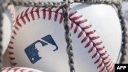 Pelota de béisbol en el Citizens Bank Park de Filadelfia.