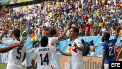 Costa Rica celebra su victoria sobre Italia.