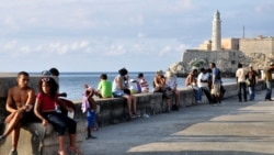 Amado Gil, junto a los periodistas Yoandy Castañeda y Michel Suárez, desde Madrid, comentan las noticias más importantes de Cuba en las últimas horas 