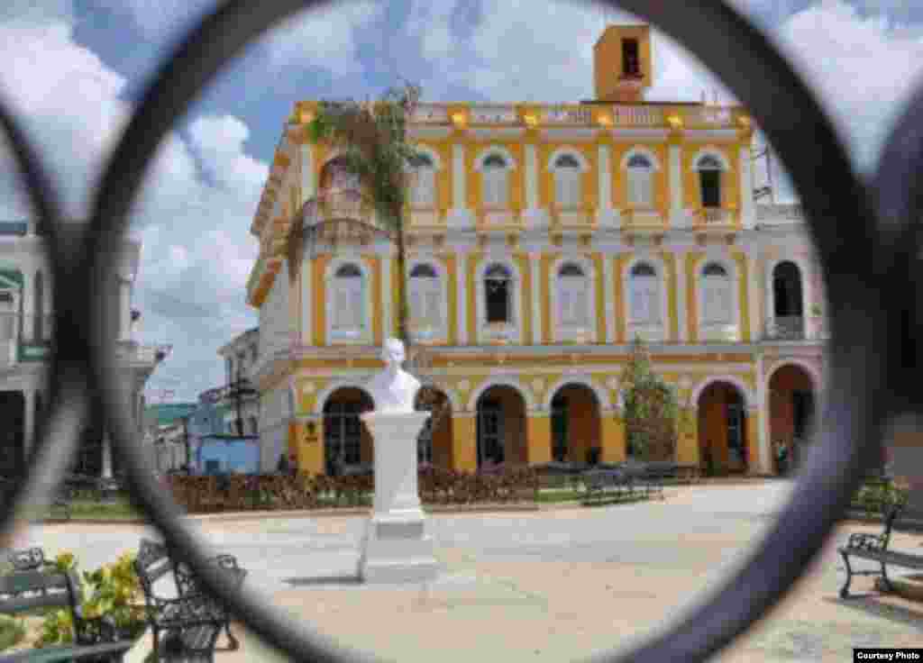 Tienda La Perla, antiguo hotel Perla de Cuba