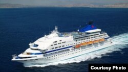 El barco crucero Louis Cristal 