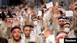 El ayatolá Ali Khamenei sostiene reunión con efectivos de la milicia Basij en Teherán, el 26 de noviembre de 2022. (WANA/Reuters).