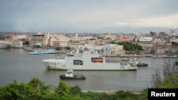 El buque de guerra 'HMCS Margaret Brooke' de la Marina Real Canadiense en el Puerto de La Habana el 14 de junio de 2024. REUTERS/Alexandre Meneghini