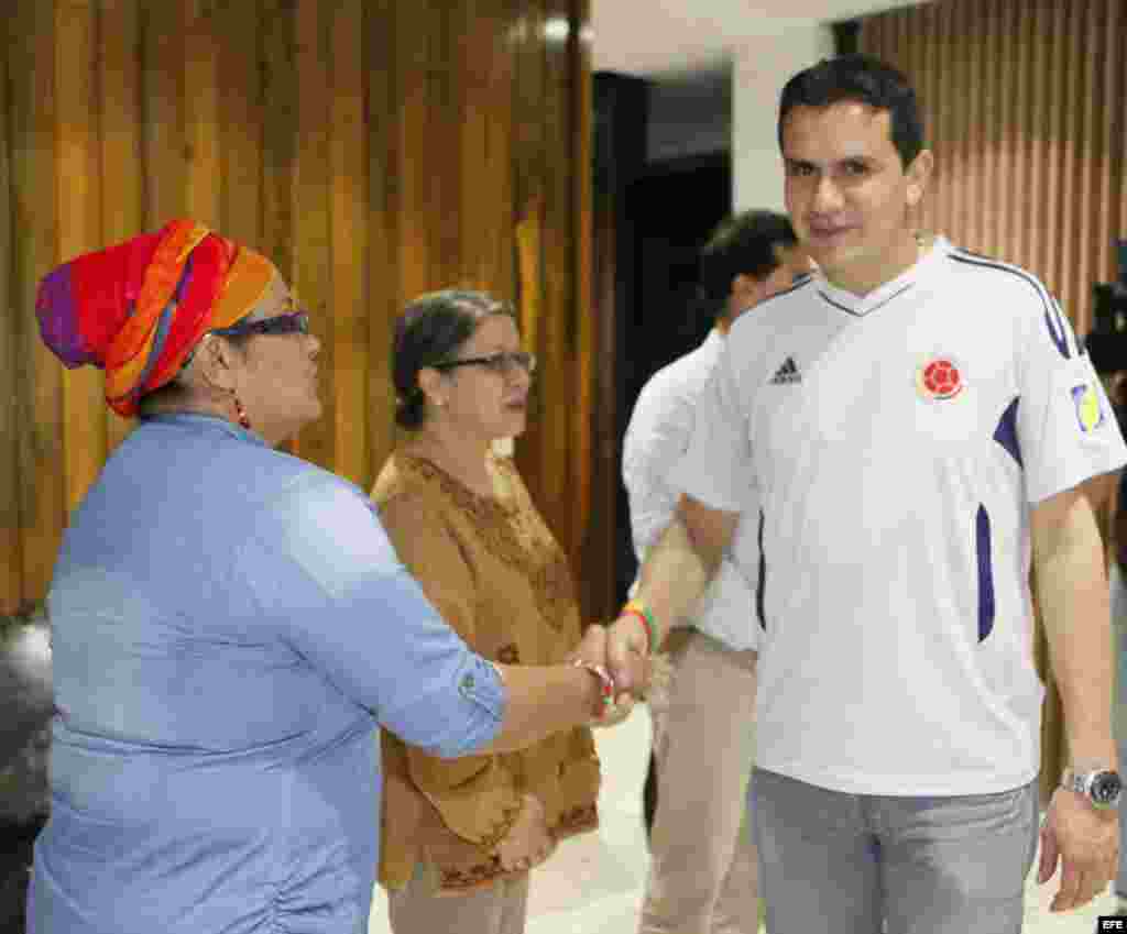 LLEGA A CUBA CUARTO GRUPO DE VÍCTIMAS COLOMBIANAS QUE PARTICIPARÁ EN DIÁLOGOS DE PAZ