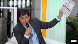 El presidente de Ecuador, Rafael Corea, arremetió contra la prensa que actúa en favor de "los intereses del gran capital", y defendió la democratización de la propiedad de los medios durante una charla magistral en la "Primera cumbre para un periodismo re
