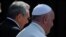 El Papa Francisco junto a Raúl Castro, en La Habana el 12 febrero de 2016. 