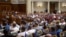  El presidente de Ucrania, Volodimir Zelenskyy, se dirige a los legisladores durante una sesión del parlamento ucraniano el 28 de junio de 2023. (Oficina de Prensa Presidencial de Ucrania vía AP)