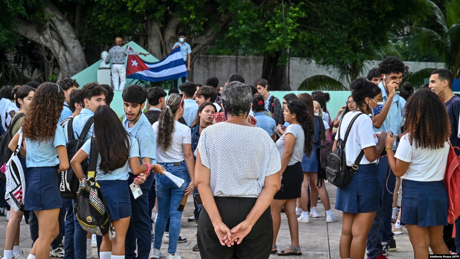 “¿Con qué uniforme? ¿Con qué mochila?”: familias cubanas enfrentan el regreso a las aulas