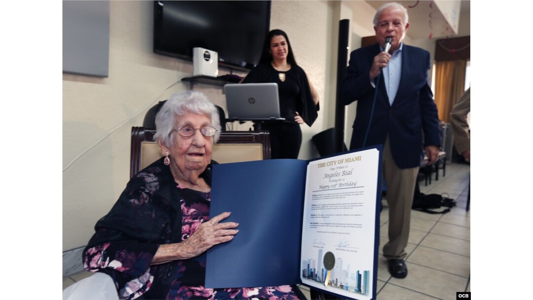 Cubanoamericana Angeles Rial, residente en Miami, cumple 105 años