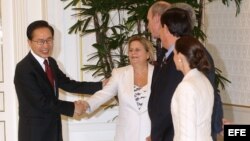 El presidente de Corea del Sur se reune con la delegación estadounidense